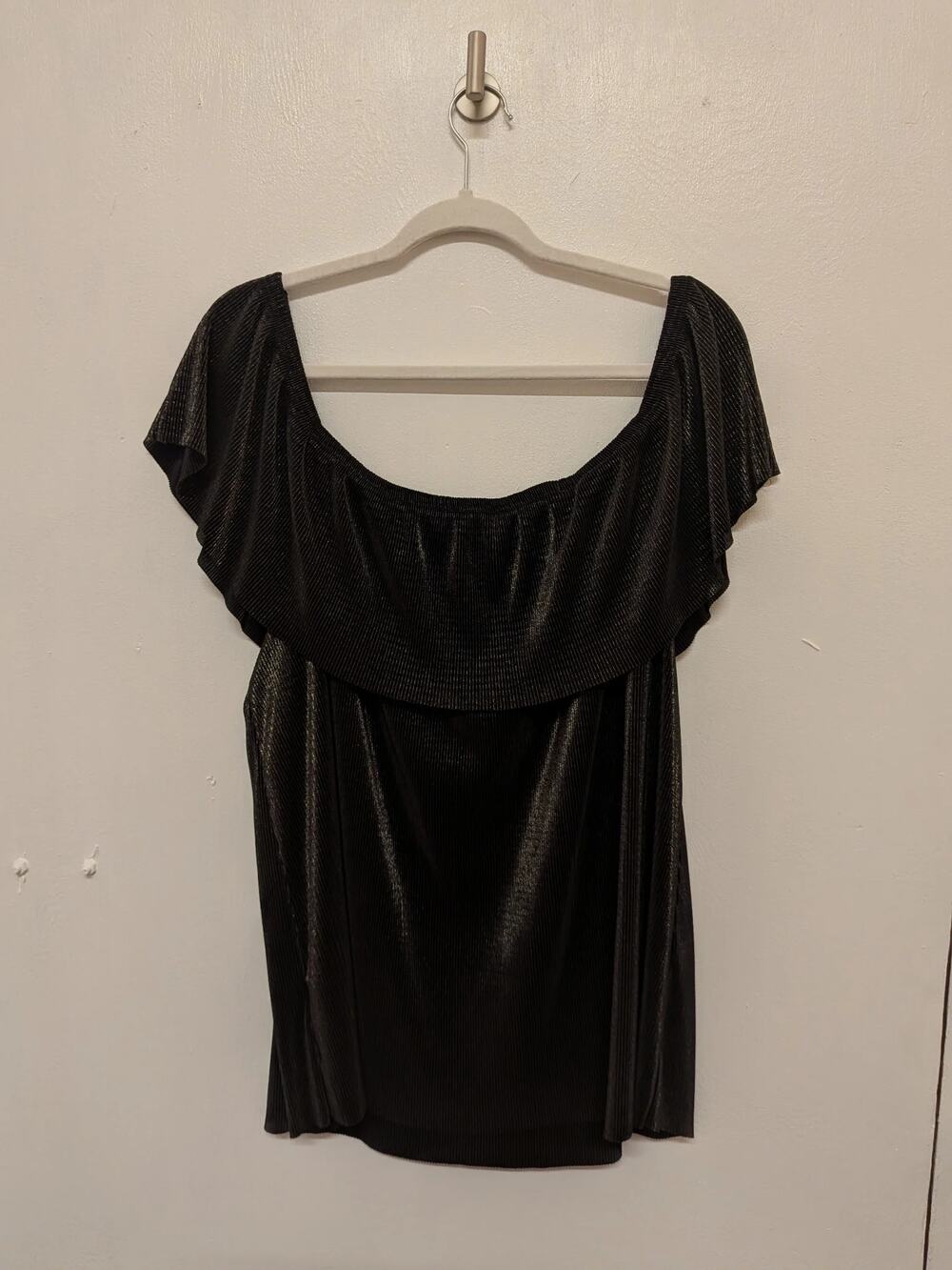 Love & Legend Cap Sleeve Top In Black Metallic Pleated Fabric, Size US 4X